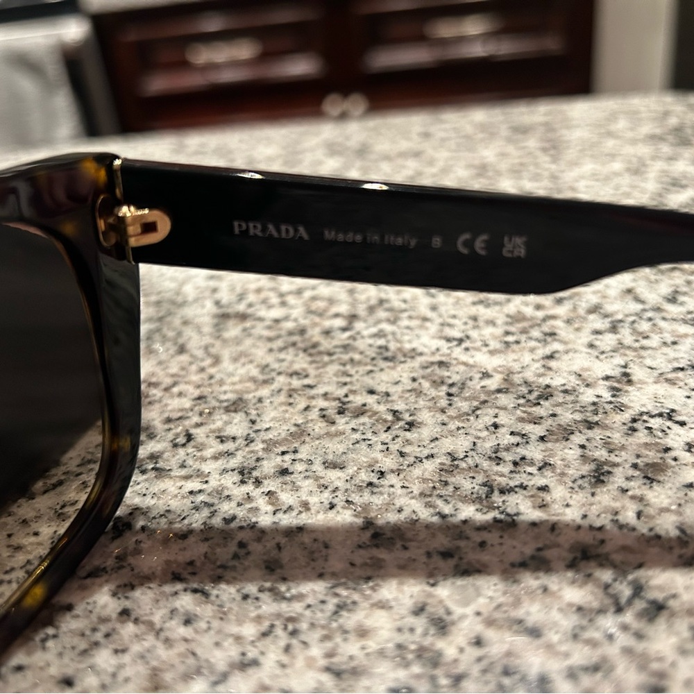 Never Worn Prada Butterfly Tortoise Pattern Sungl… - image 4